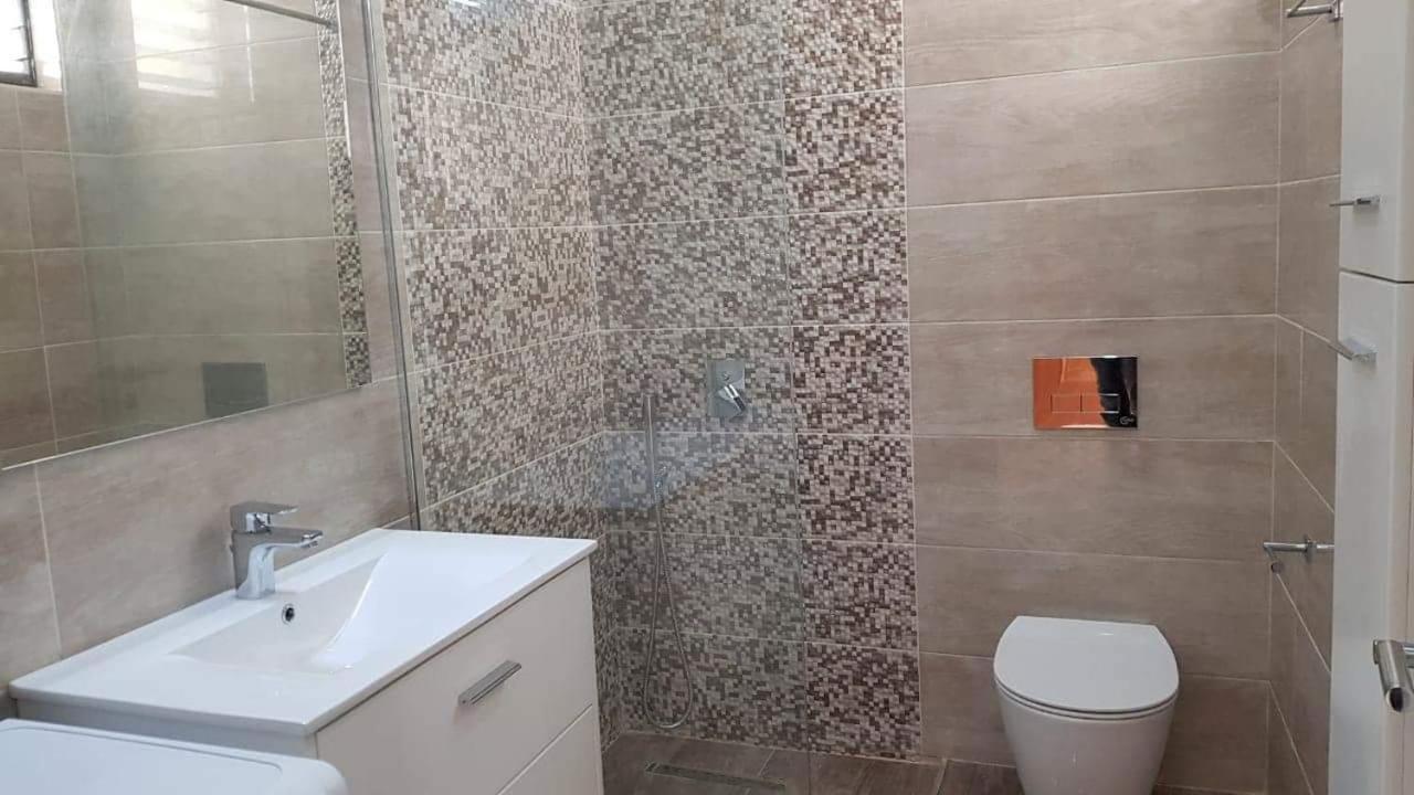 Spacious Apartment Near The Beach Σαράντα Εξωτερικό φωτογραφία
